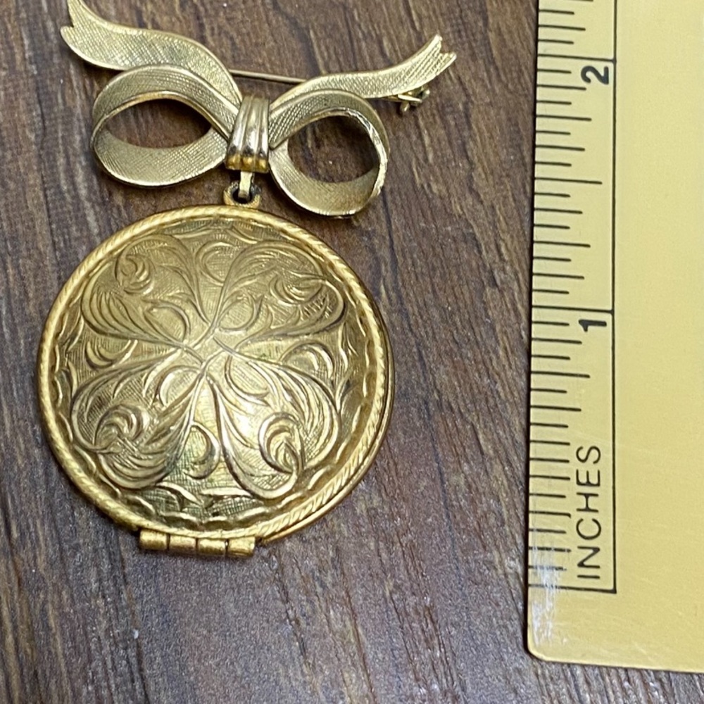 Vintage Avon pin brooch